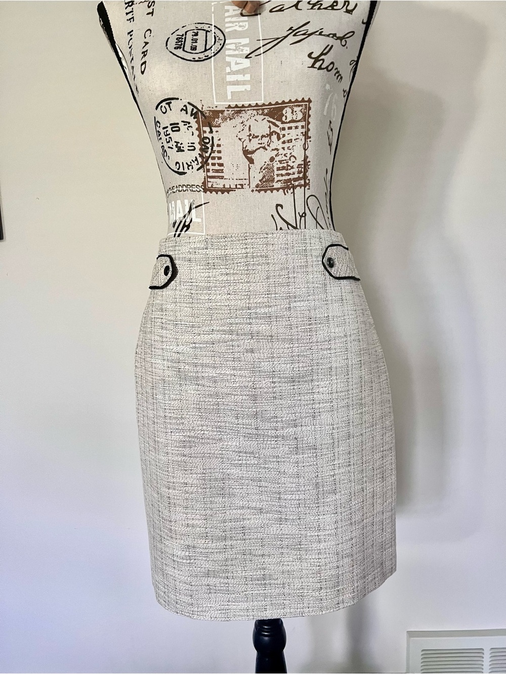 White House Black Market Cream Tweed Skirt with Black Trim